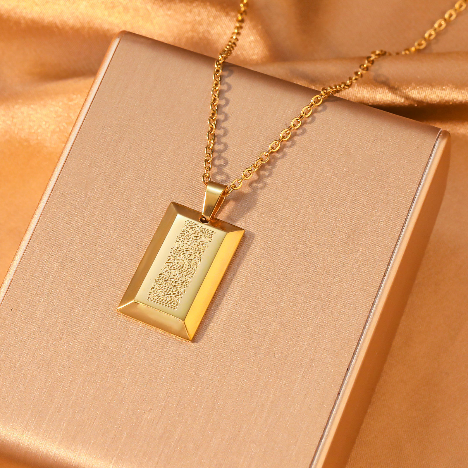 18K Gold Plated Ayatul Kursi Plaque Necklace - High-quality stainless steel religious protection pendant by Cigaoni


