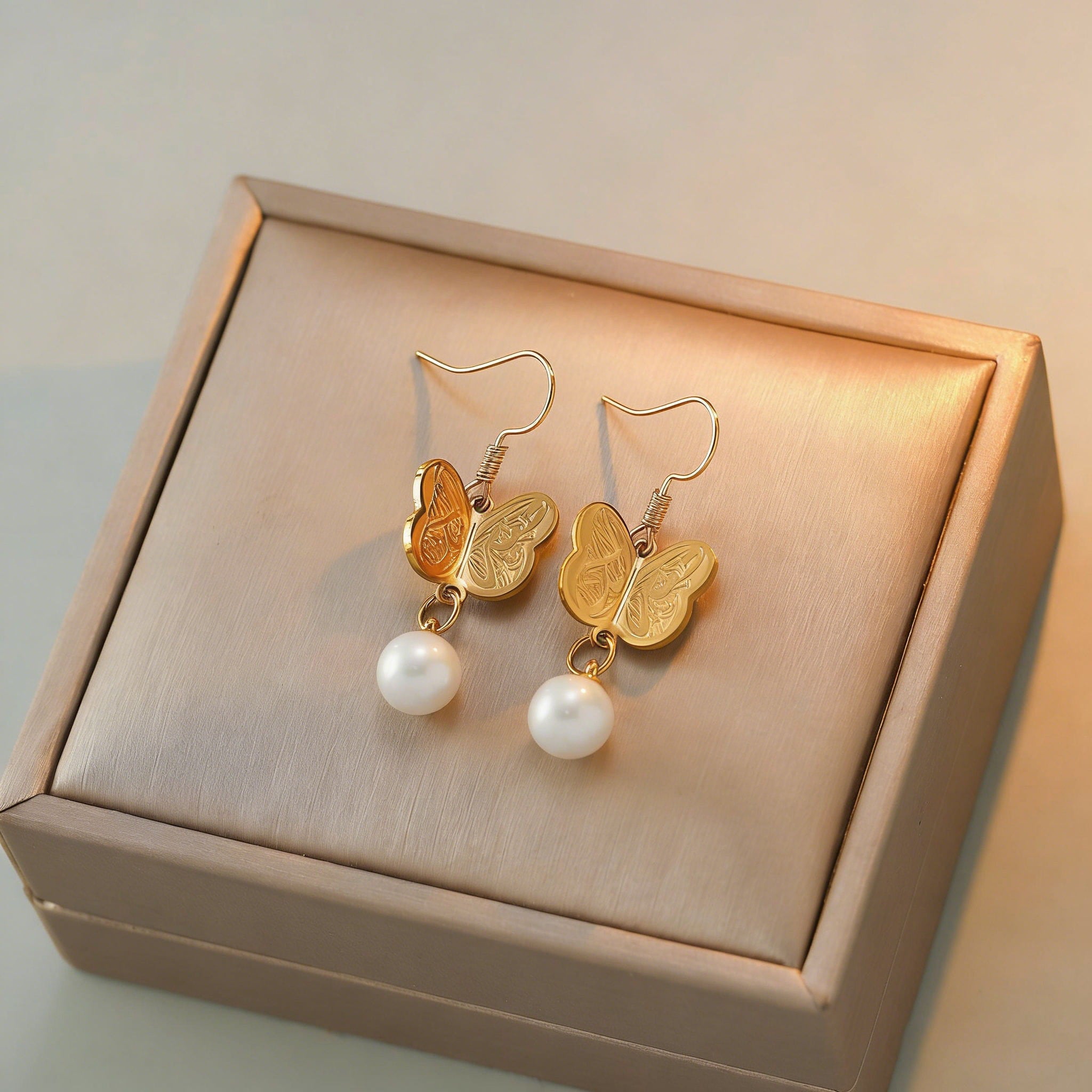 Butterfly Pearl Necklace & Earrings Set - Sabr and Shukr Arabic Calligraphy Jewelry | 18K Gold Plated Faith Inspired Gift