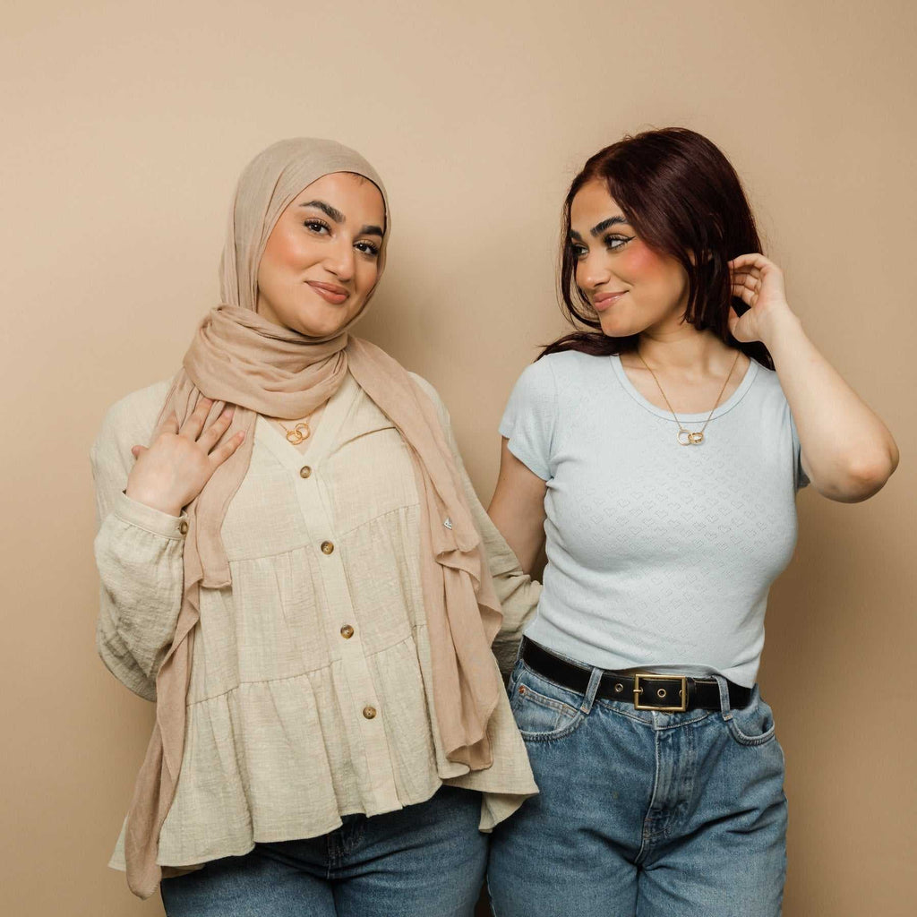 Ayatul Kursi Interlocking Ring Necklace - Model Lifestyle Shot Gold and Silver Variants | CIGAONI

