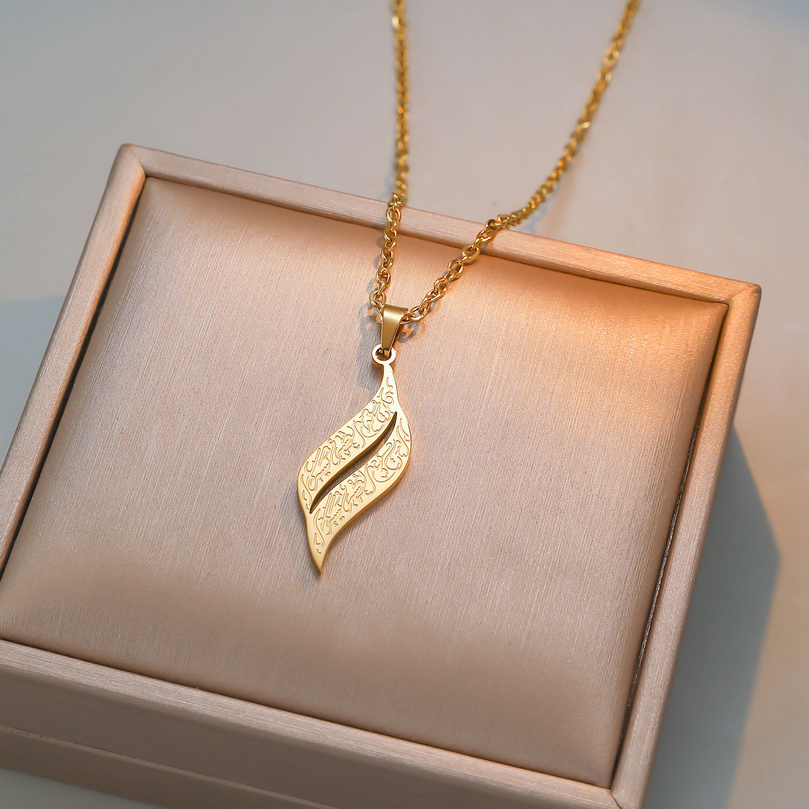 Gold Eternal Flame of Faith Necklace – Ayatul Kursi Double-Leaf Pendant Stainless Steel | CIGAONI
