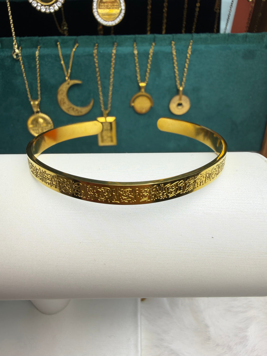 CIGAONI gold plated Ayatul Kursi bangle bracelet engraving detail close-up