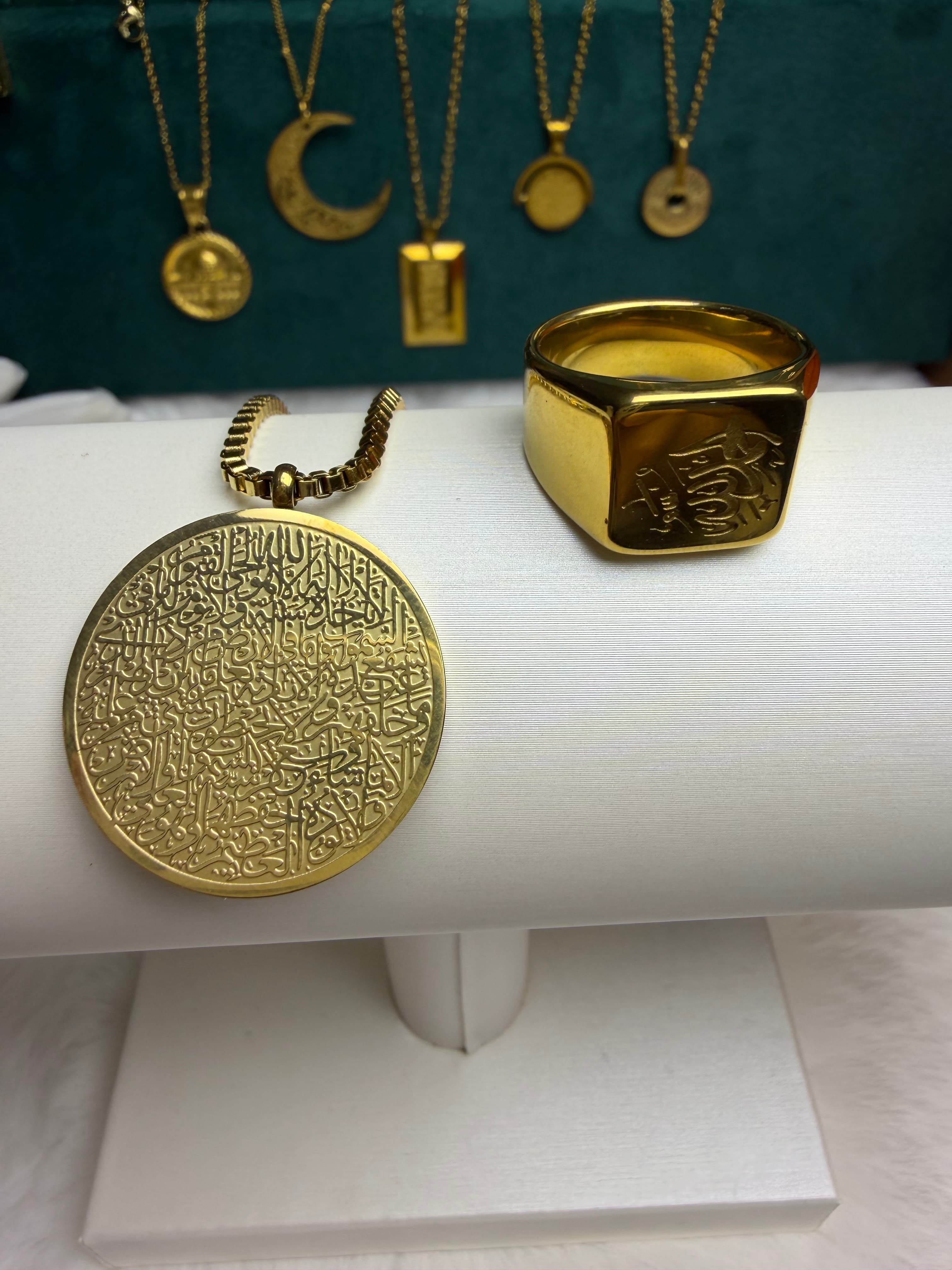 CIGAONI Ayatul Kursi medallion necklace and Allah signet ring displayed on white jewelry stand – 18K gold plated Islamic jewelry Necklace and Ring set
