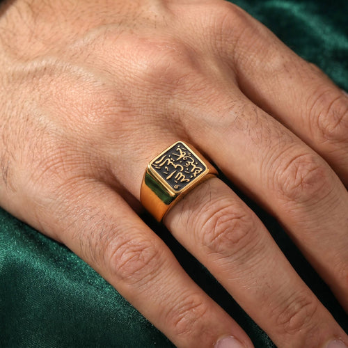 Dainty signet ring for men with Ayatul Kursi worn by a male model - CIGAONI brand
