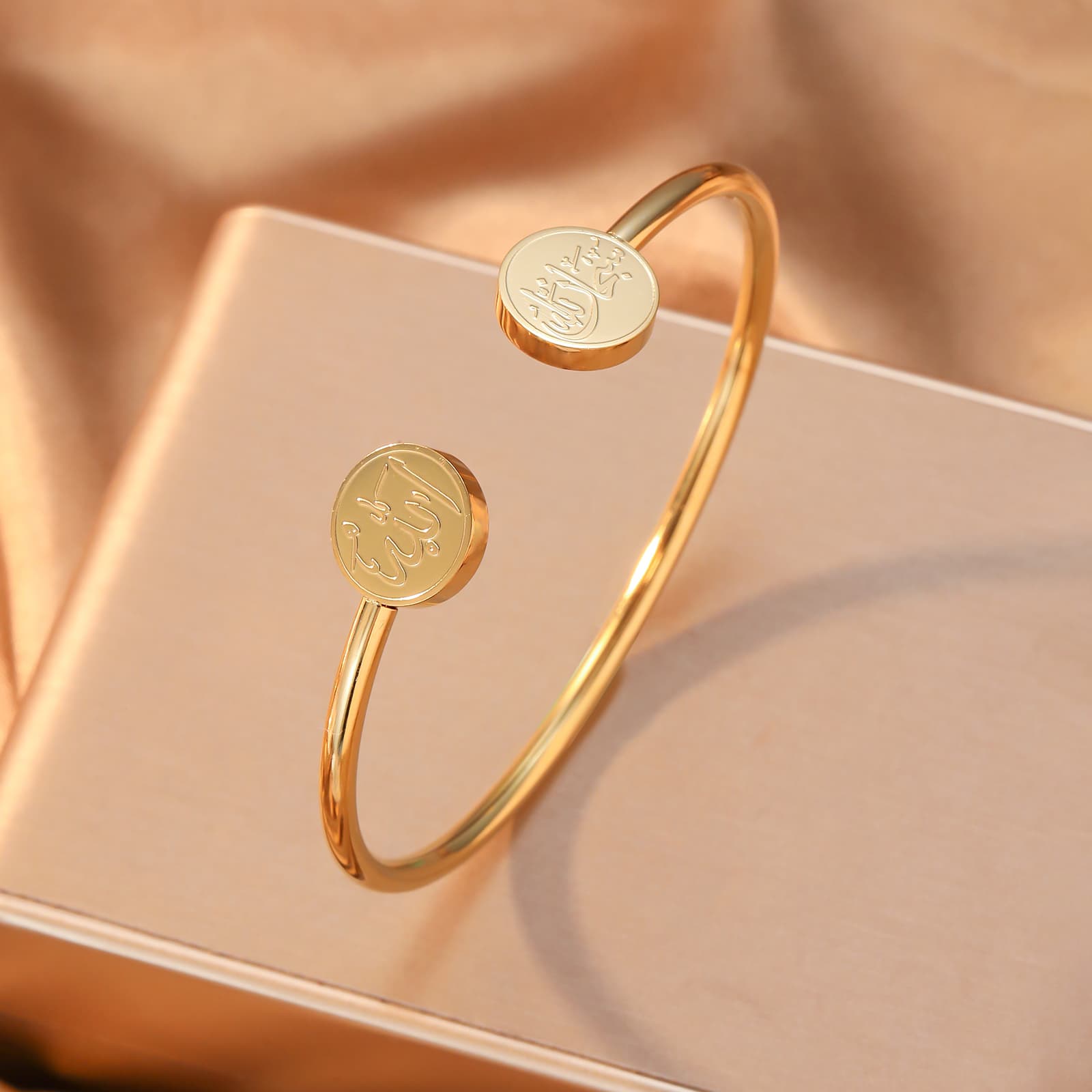 Detailed Al-Aqsa Mosque Relief Bangle in 18K Gold - Professional 3D architectural heritage jewelry for men and women

