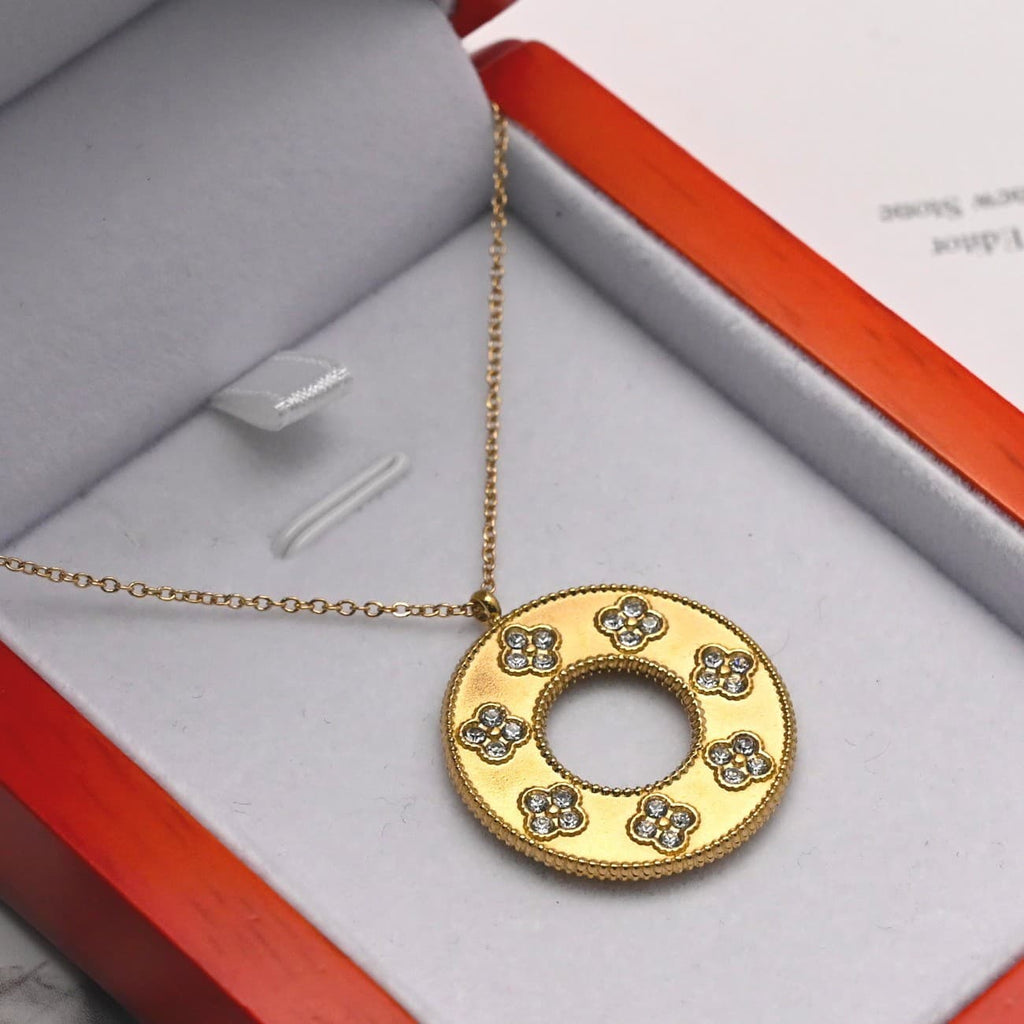 Sparkling clover circle necklace in red gift box - CIGAONI