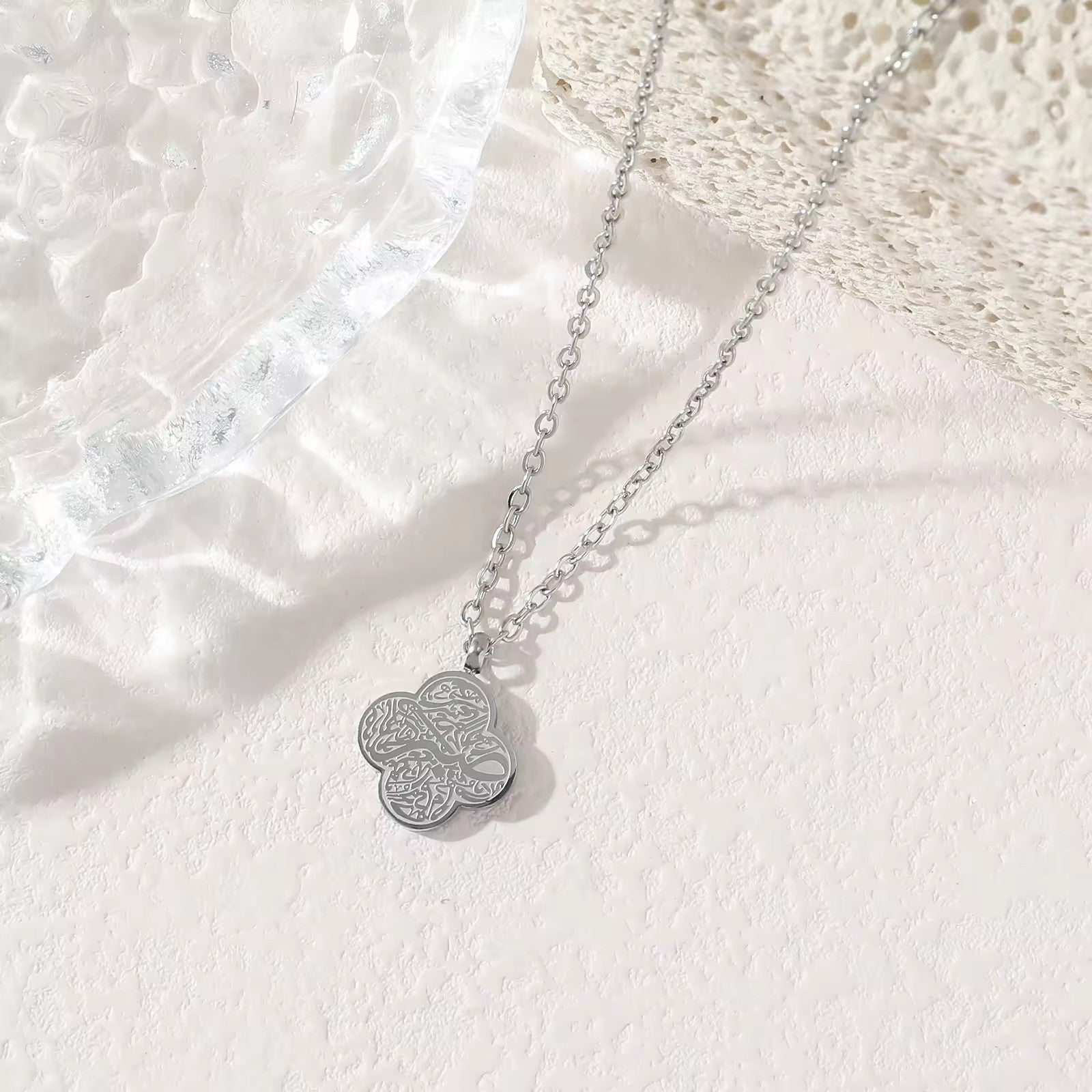 CIGAONI gold clover necklace close-up detail shot